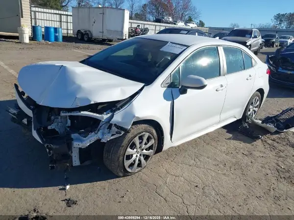 5YFEPMAE0NP343231 2022 TOYOTA COROLLA - Image 2
