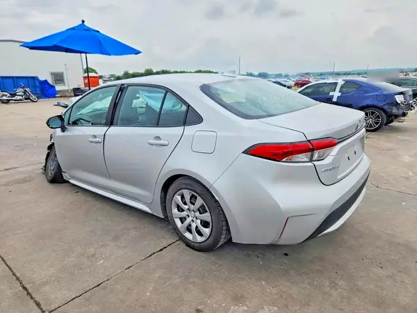 5YFEPMAE0NP357646 2022 TOYOTA COROLLA - Image 2