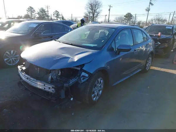 5YFEPMAE0NP360384 2022 TOYOTA COROLLA - Image 2