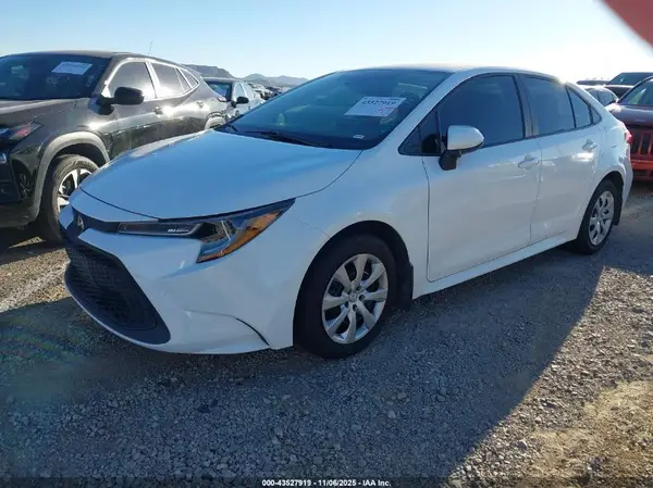 5YFEPMAE0NP362619 2022 TOYOTA COROLLA - Image 2