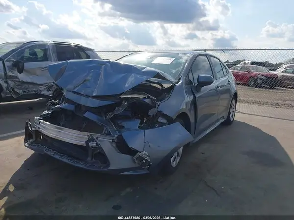 5YFEPMAE0NP367156 2022 TOYOTA COROLLA - Image 2