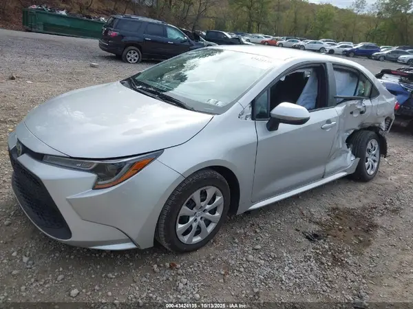 5YFEPMAE0NP370140 2022 TOYOTA COROLLA - Image 2