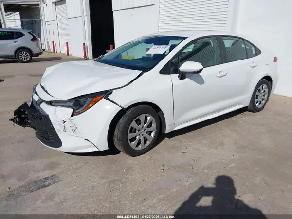 5YFEPMAE0NP382756 2022 TOYOTA COROLLA - Image 2