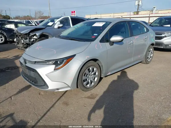 5YFEPMAE1MP252774 2021 TOYOTA COROLLA - Image 2