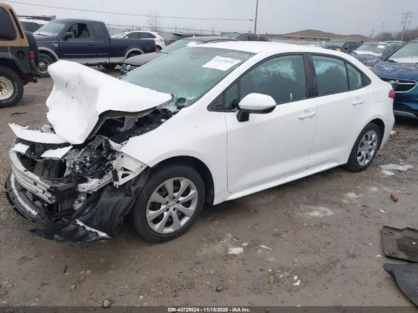 5YFEPMAE1NP272928 2022 TOYOTA COROLLA - Image 2