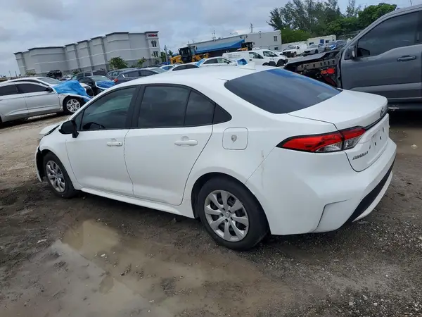 5YFEPMAE1NP275618 2022 TOYOTA COROLLA - Image 2