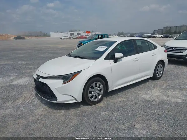 5YFEPMAE1NP275666 2022 TOYOTA COROLLA - Image 2