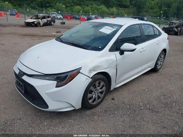 5YFEPMAE1NP276042 2022 TOYOTA COROLLA - Image 2