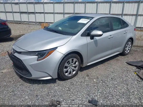 5YFEPMAE1NP282813 2022 TOYOTA COROLLA - Image 2