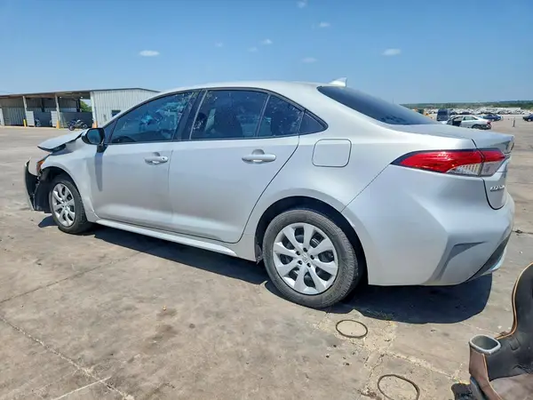 5YFEPMAE1NP285887 2022 TOYOTA COROLLA - Image 2