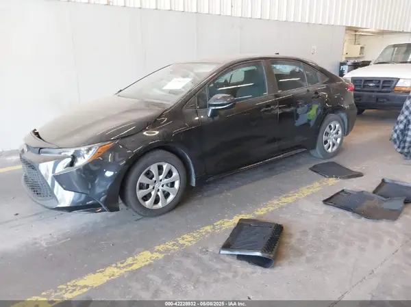 5YFEPMAE1NP288191 2022 TOYOTA COROLLA - Image 2