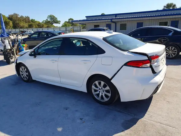 5YFEPMAE1NP291043 2022 TOYOTA COROLLA - Image 2