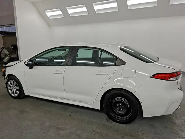 5YFEPMAE1NP296565 2022 TOYOTA COROLLA - Image 2