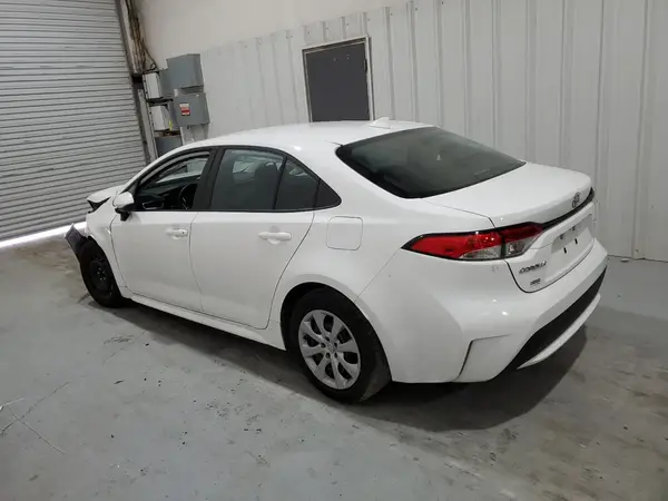 5YFEPMAE1NP296811 2022 TOYOTA COROLLA - Image 2
