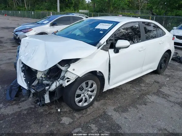5YFEPMAE1NP297800 2022 TOYOTA COROLLA - Image 2