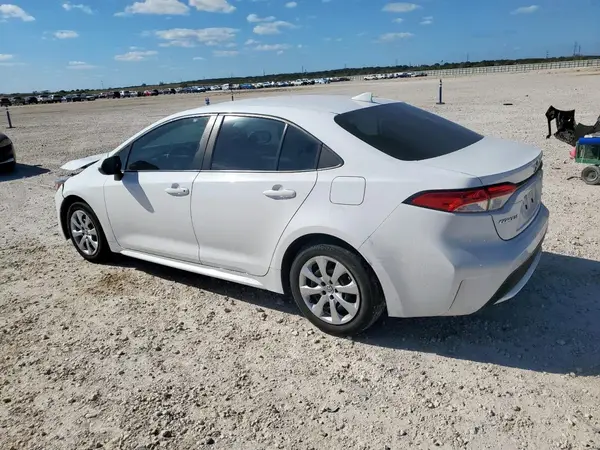 5YFEPMAE1NP305930 2022 TOYOTA COROLLA - Image 2