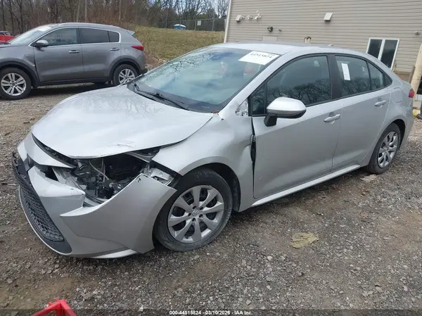 5YFEPMAE1NP313249 2022 TOYOTA COROLLA - Image 2