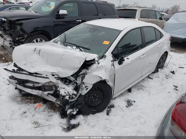 5YFEPMAE1NP321108 2022 TOYOTA COROLLA - Image 2