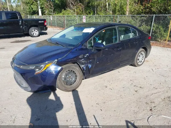 5YFEPMAE1NP324641 2022 TOYOTA COROLLA - Image 2