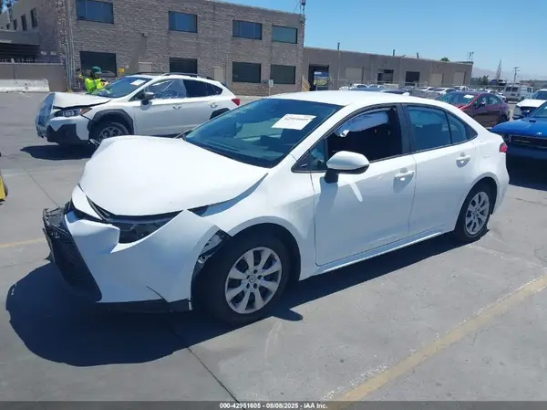 5YFEPMAE1NP325367 2022 TOYOTA COROLLA - Image 2