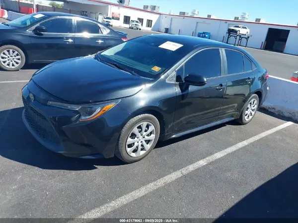 5YFEPMAE1NP325420 2022 TOYOTA COROLLA - Image 2