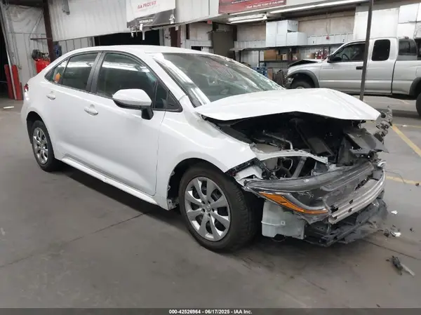 5YFEPMAE1NP326017 2022 TOYOTA COROLLA - Image 1