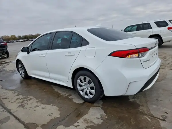 5YFEPMAE1NP326678 2022 TOYOTA COROLLA - Image 2