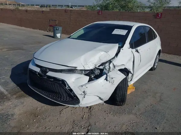 5YFEPMAE1NP329953 2022 TOYOTA COROLLA - Image 2
