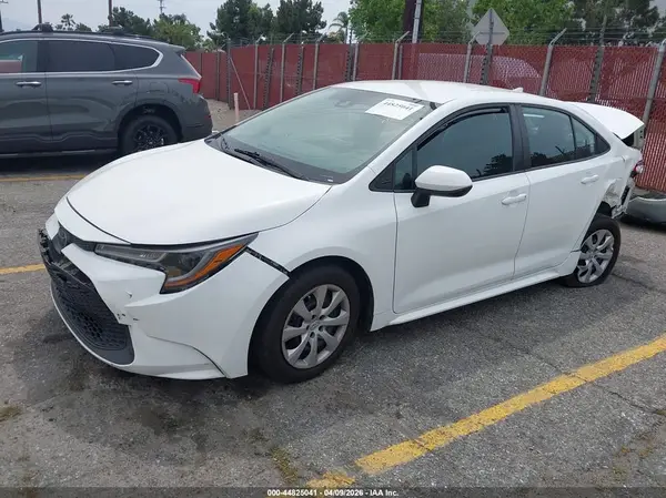 5YFEPMAE1NP331833 2022 TOYOTA COROLLA - Image 2