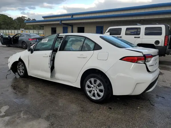 5YFEPMAE1NP369451 2022 TOYOTA COROLLA - Image 2