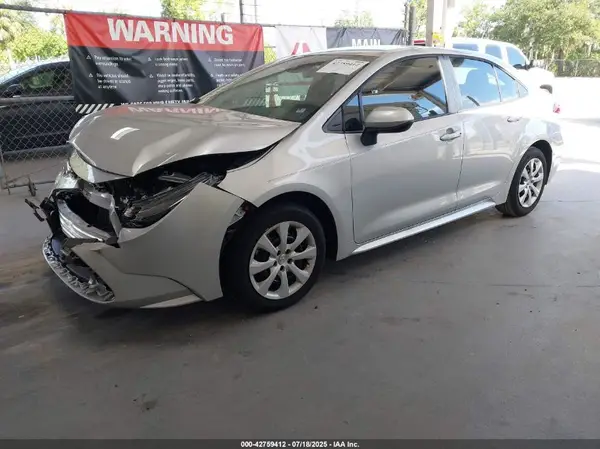 5YFEPMAE1NP371636 2022 TOYOTA COROLLA - Image 2