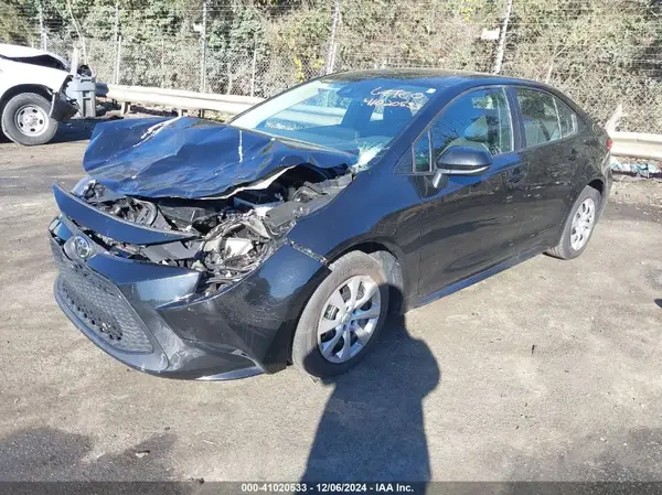 5YFEPMAE1NP372110 2022 TOYOTA COROLLA - Image 2