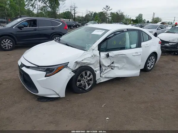 5YFEPMAE1NP372317 2022 TOYOTA COROLLA - Image 2