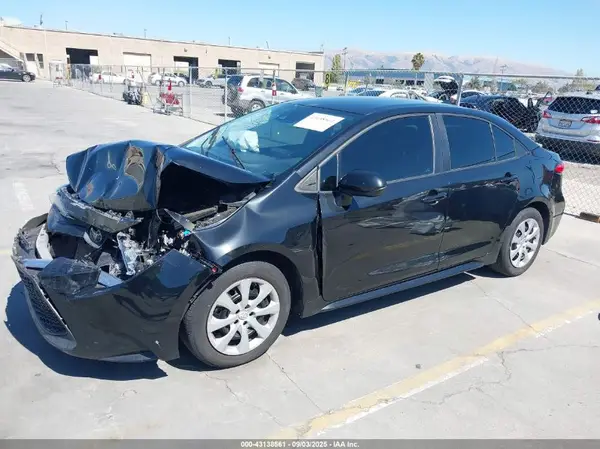 5YFEPMAE1NP374729 2022 TOYOTA COROLLA - Image 2