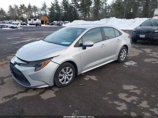 5YFEPMAE1NP378649 2022 TOYOTA COROLLA - Image 2