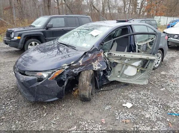 5YFEPMAE1NP378988 2022 TOYOTA COROLLA - Image 2