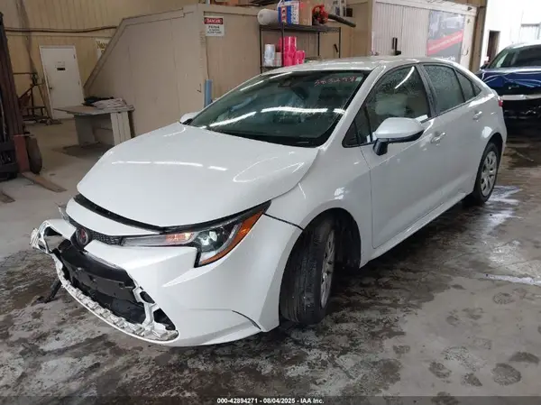 5YFEPMAE1NP383298 2022 TOYOTA COROLLA - Image 2