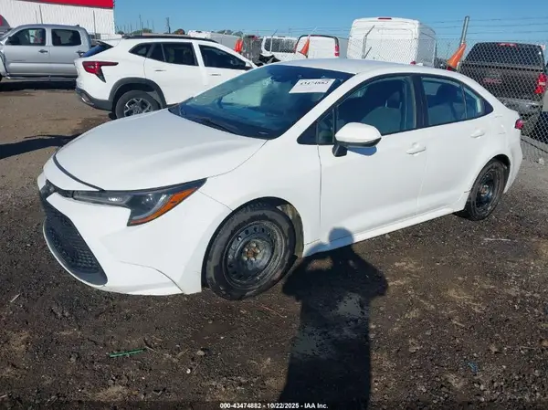 5YFEPMAE1NP386847 2022 TOYOTA COROLLA - Image 2