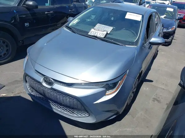 5YFEPMAE2MP154725 2021 TOYOTA COROLLA - Image 2
