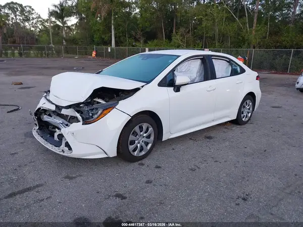 5YFEPMAE2MP158483 2021 TOYOTA COROLLA - Image 2