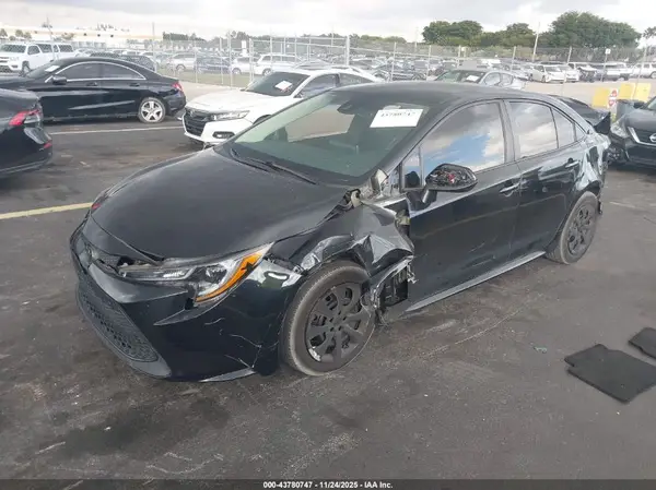 5YFEPMAE2MP207827 2021 TOYOTA COROLLA - Image 2