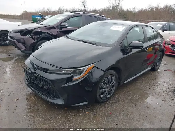 5YFEPMAE2MP212168 2021 TOYOTA COROLLA - Image 2