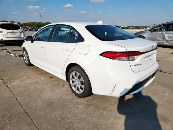 5YFEPMAE2MP233490 2021 TOYOTA COROLLA - Image 2