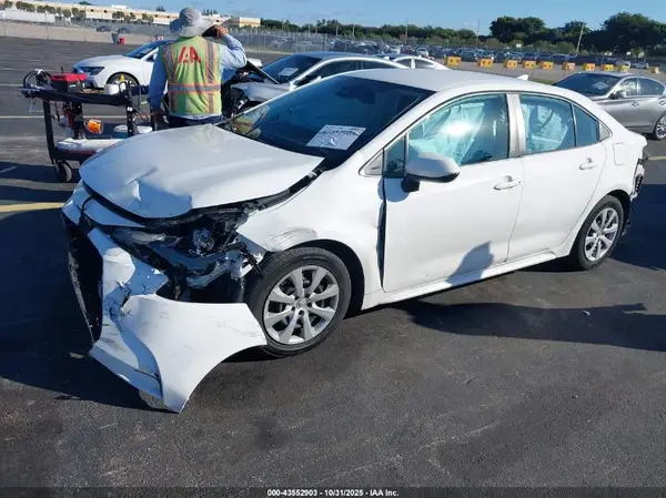 5YFEPMAE2MP263248 2021 TOYOTA COROLLA - Image 2
