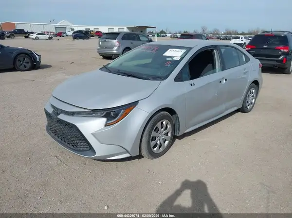 5YFEPMAE2MP268188 2021 TOYOTA COROLLA - Image 2