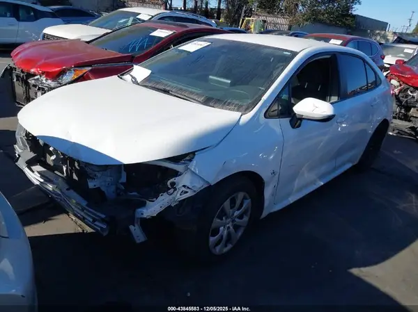 5YFEPMAE2NP276096 2022 TOYOTA COROLLA - Image 2