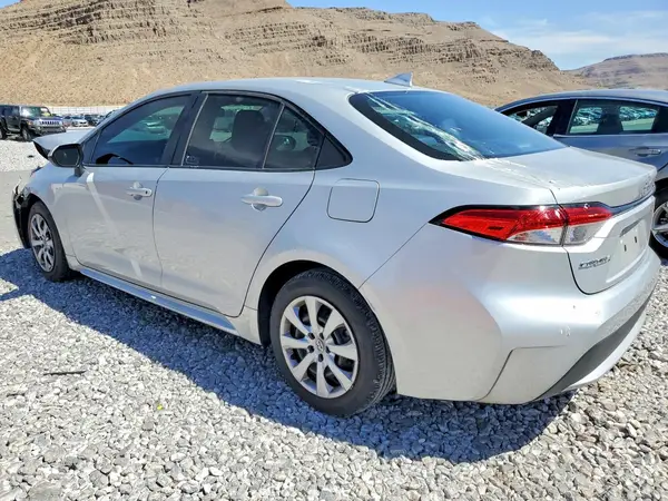 5YFEPMAE2NP278253 2022 TOYOTA COROLLA - Image 2