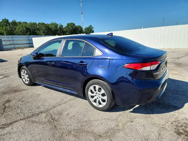 5YFEPMAE2NP283467 2022 TOYOTA COROLLA - Image 2