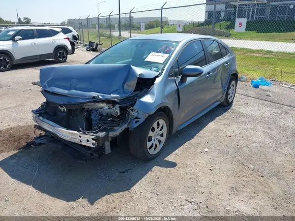 5YFEPMAE2NP285171 2022 TOYOTA COROLLA - Image 2