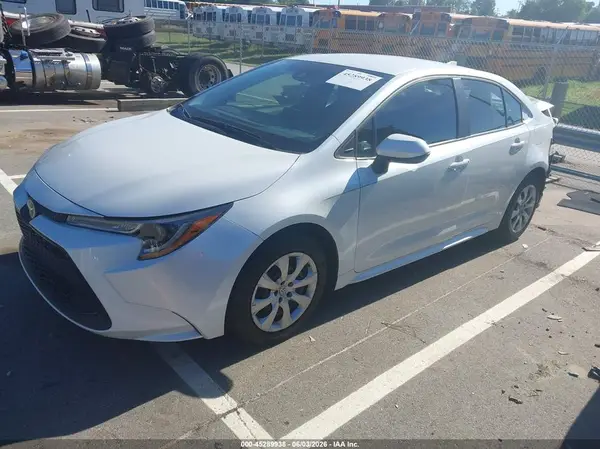 5YFEPMAE2NP292685 2022 TOYOTA COROLLA - Image 2
